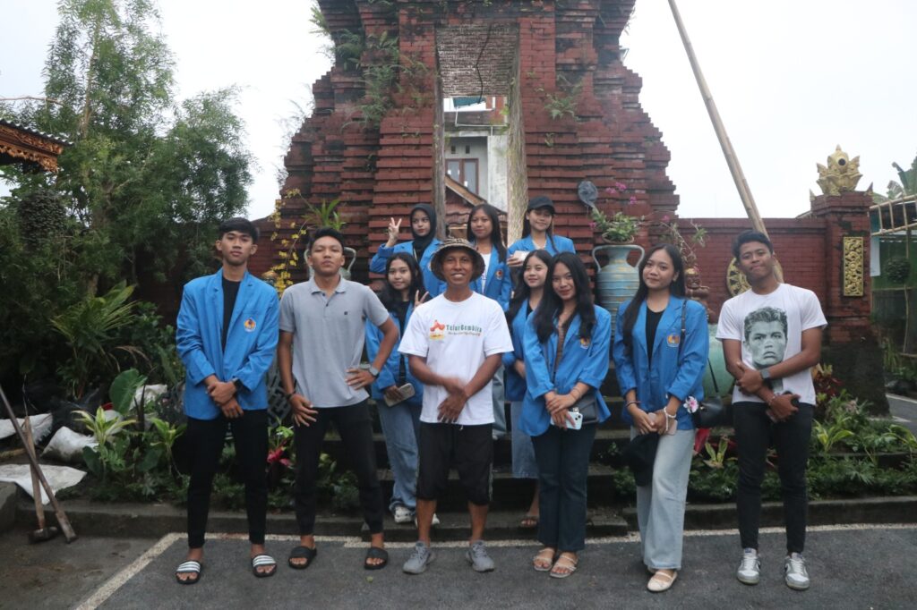 Who Are We at Rumah Hijau Bali Who Are We at Rumah Hijau Bali